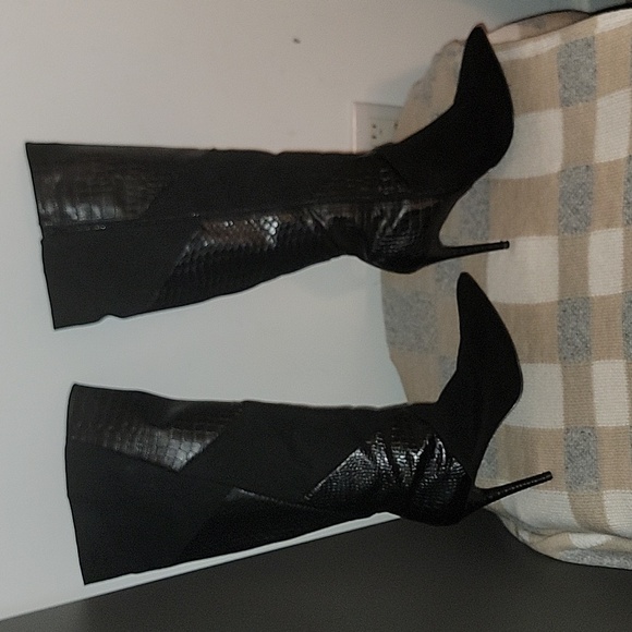 Boots - Picture 4 of 10